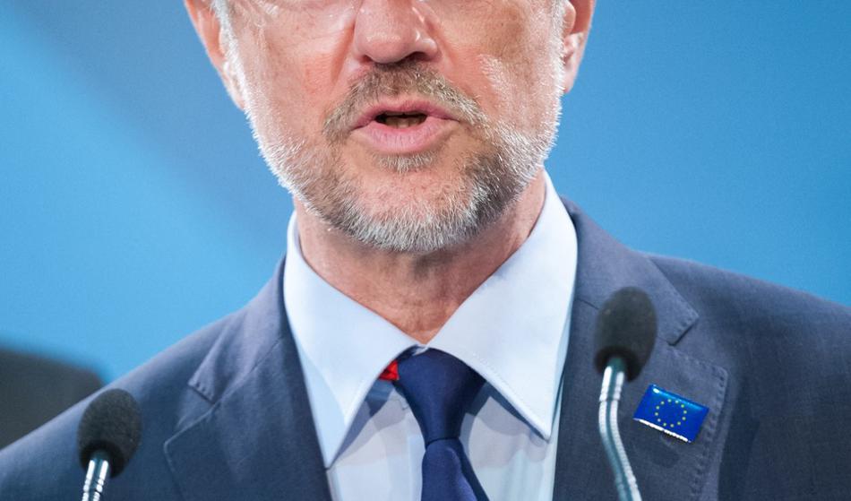 Lojze Peterle: Moral sem hoditi po jajcih ...