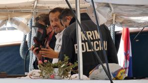 Policisti na ladji Atlantia