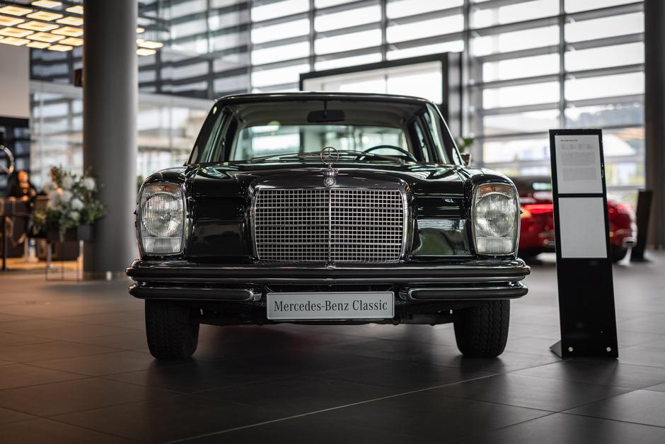 Ikonična maska vozila Mercedes-Benz | Avtor: Luka Gregorič