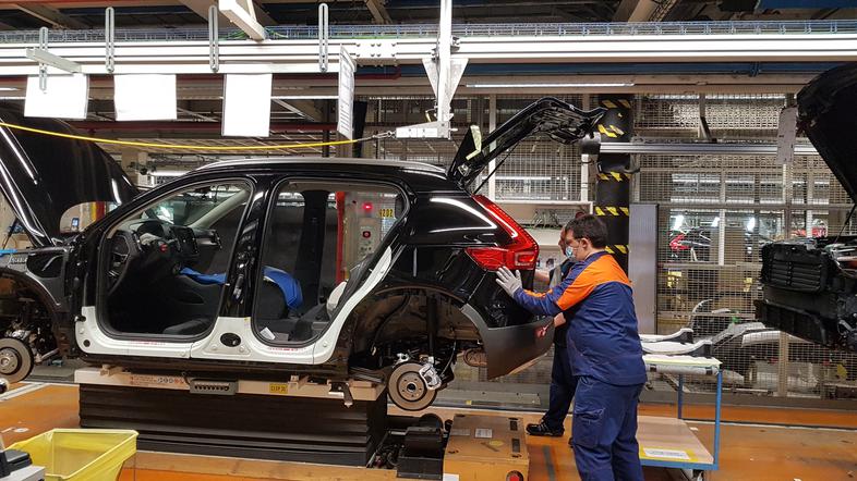 Proizvodnja avtomobilov Volvo delavci