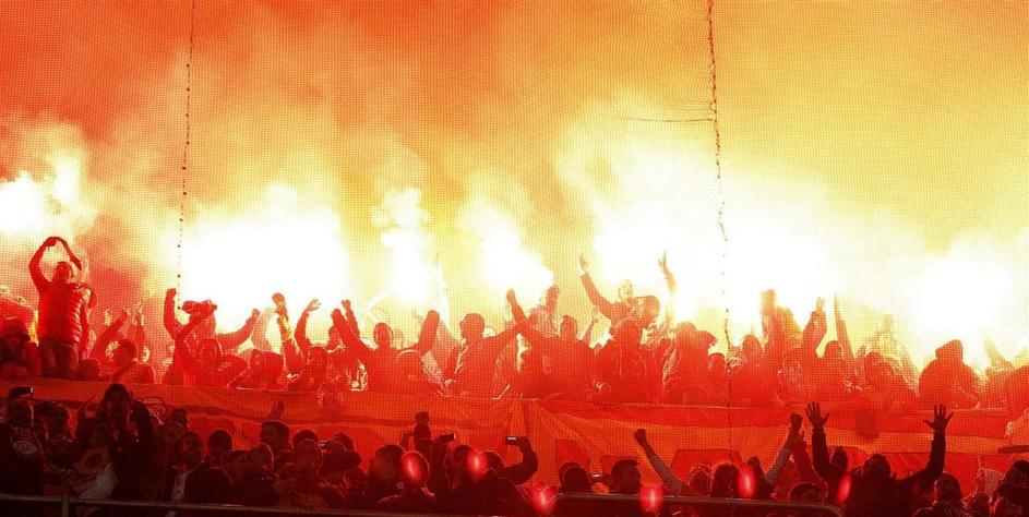 Real Madrid Galatasaray Liga prvakov četrtfinale navijači bakle navijanje