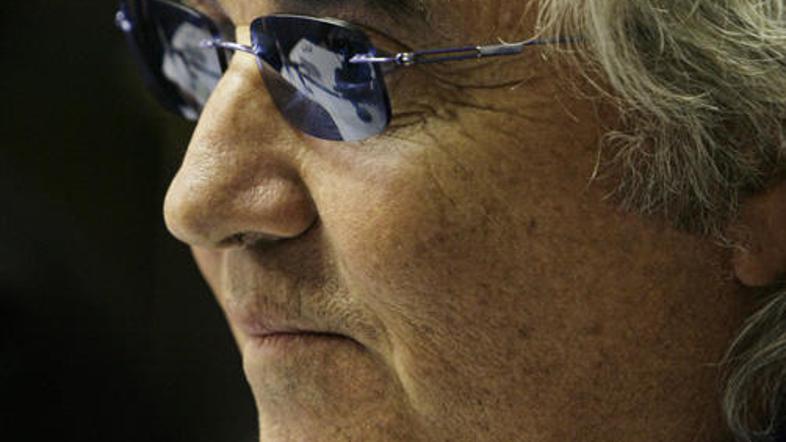Flavio Briatore je vodja moštva formule 1, solastnik nogometnega kluba in lastni