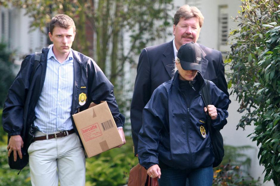 slovenija 30.09.09, igor bavcar, aretacija, zadrzanje, policija, kriminalisti, m | Avtor: Nik Rovan