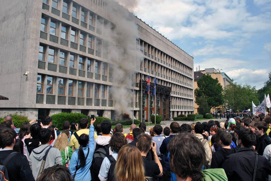 protest študenti parlament