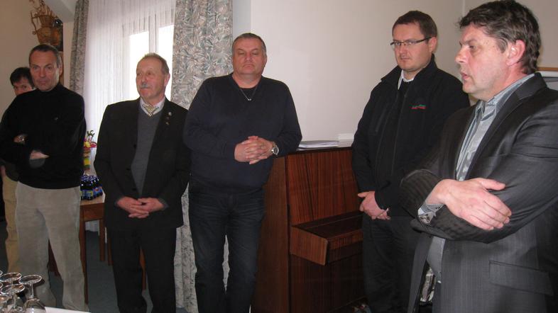 Bohinjski župan Franc Kramar (prvi z desne) je prisluhnil težavam in predlogom d