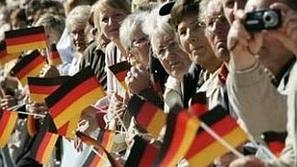 Nemci praznujejo - a ne vsi veselih obrazov.
