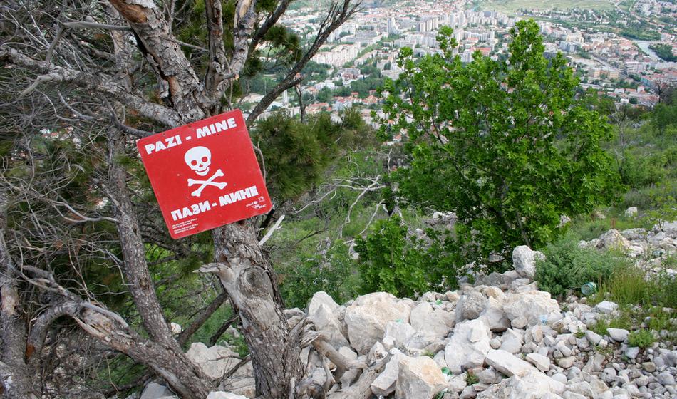 V ruskem raketnem napadu v Ukrajini ubita danska strokovnjaka za odstranjevanje min