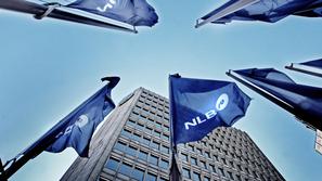 slovenija 08.03.2011 NLB, zastave, napis, Nova Ljubljanska Banka Trg republike, 