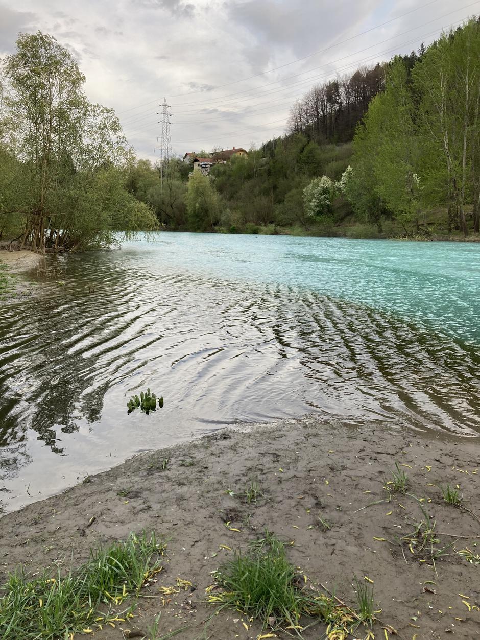Izliv blatne vode iz čistilne naprave Jesenice v Savo dolinko | Avtor: Društvo za varstvo okolja Bled