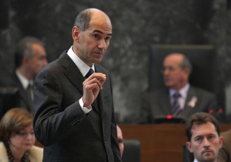 Janez JanÅ¡a poslanska vprasanja 22 BOBO