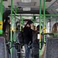 Zasloni z napovedmi postajališč so vgrajeni v 130 mestnih avtobusih in delujejo 