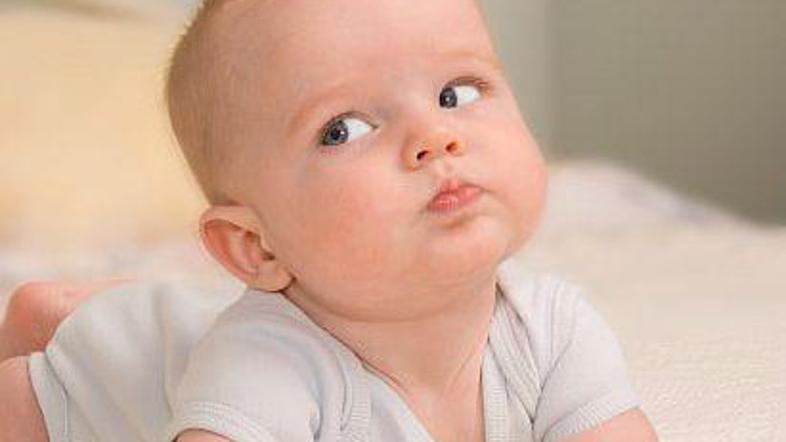 Na začetku leta se je rodilo več otrok, a je več ljudi tudi umrlo.