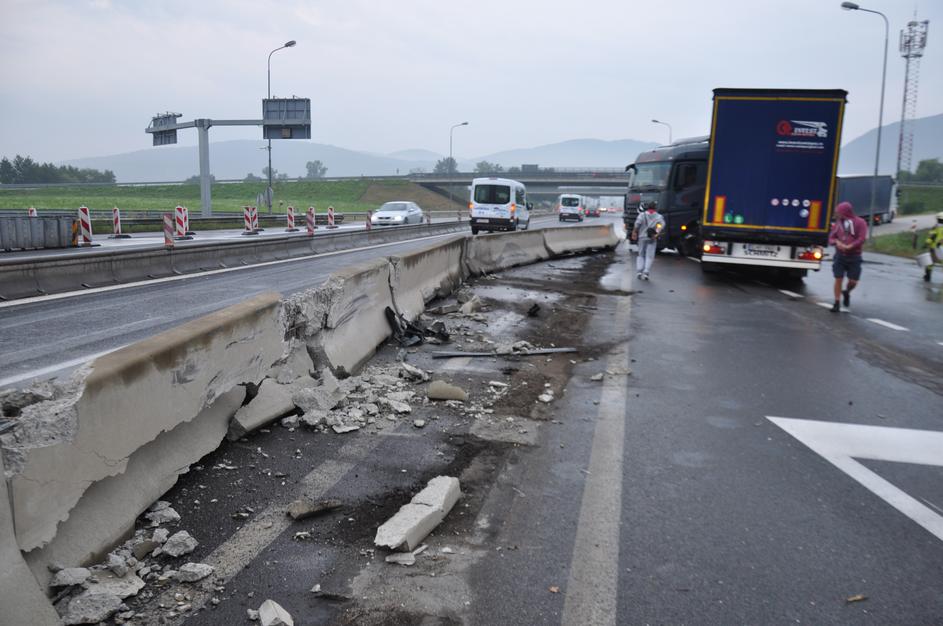 prometne nesreča tovornjak avtocesta