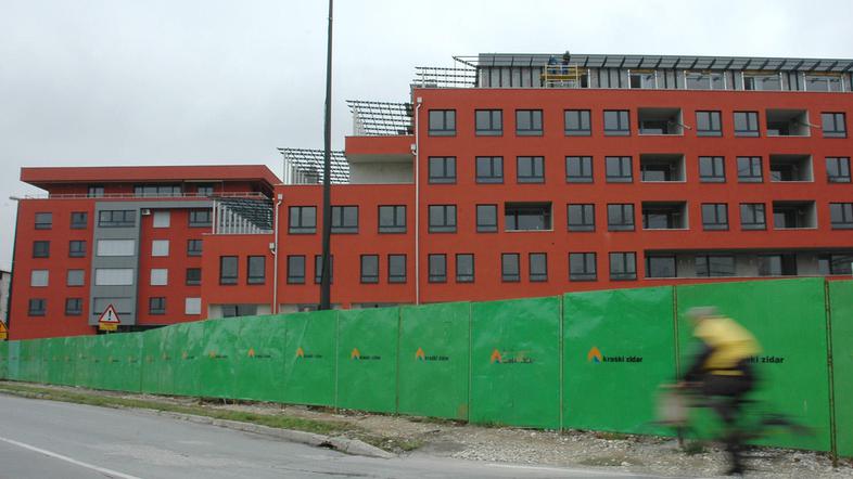 Stanovanja so se v prvi četrtini leta pocenila za 4,4 odstotka v primerjavi z en