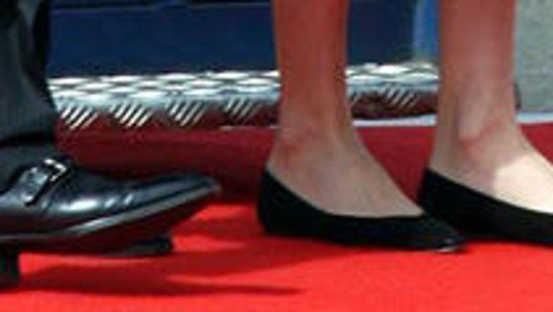 Obutev Nicolasa in Carle je tokrat prirejena glede na njuno višino.