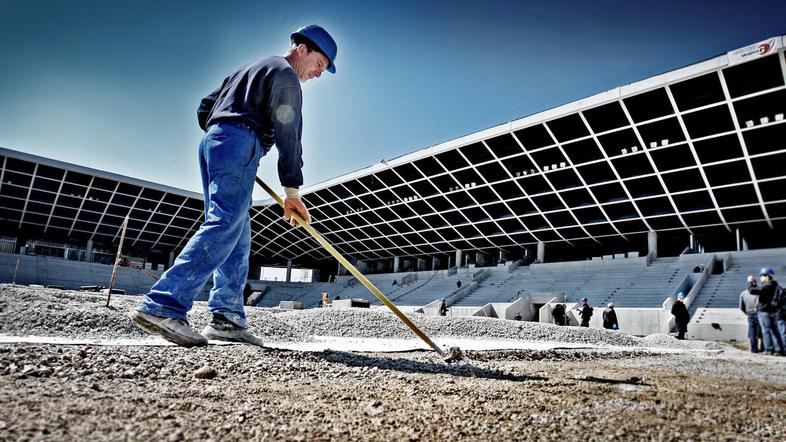 Če greste jutri na Stožice, se od doma odpravite dovolj zgodaj. (Foto: Boštjan T