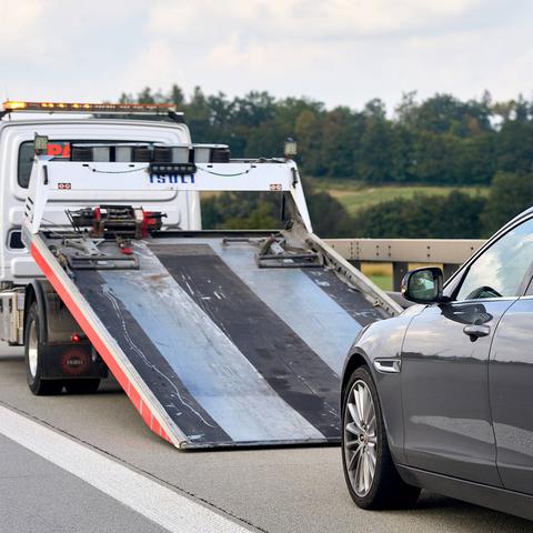vlečna služba, okvara avta na avtocesti,