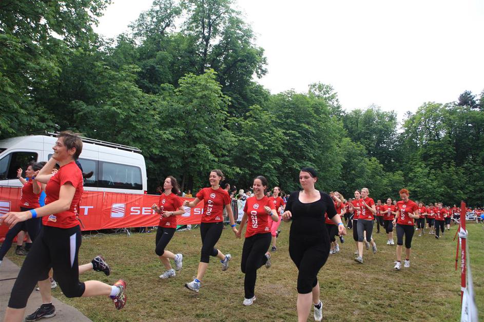 Če želite visokoresolucijsko fotografijo, nam pošljite elektronsko sporočilo na 