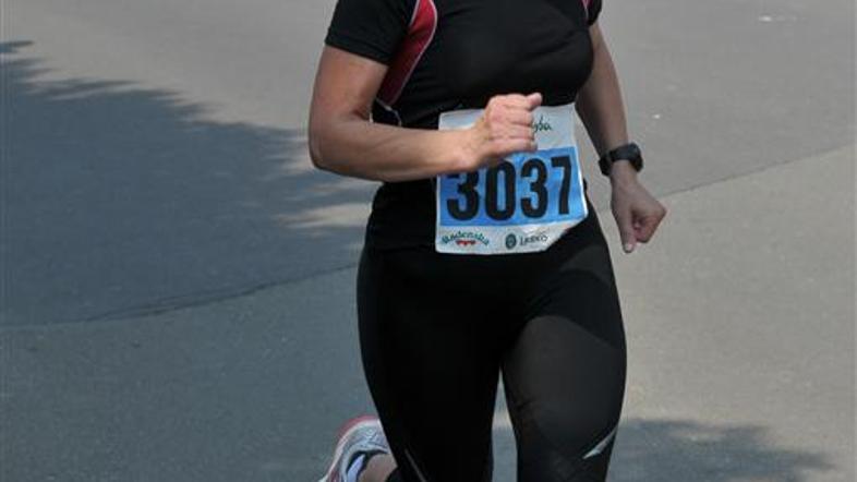 Če želite visokoresolucijsko fotografijo, nam pošljite elektronsko sporočilo na 