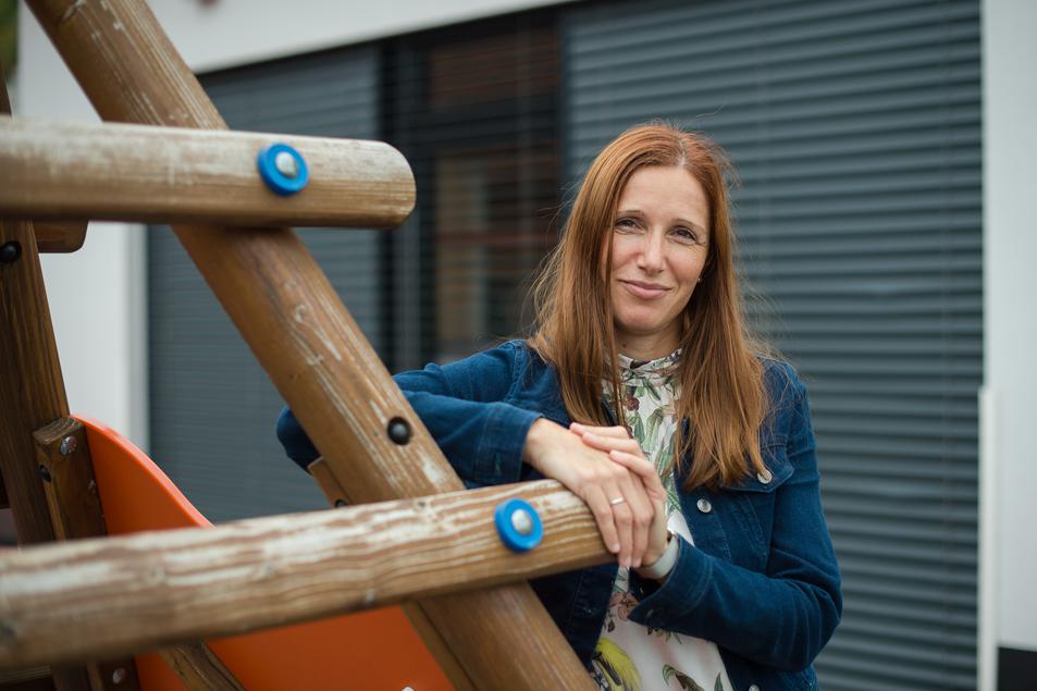 ALENKA ŽAVBI, zakonska in družinska terapevtka – stažistka