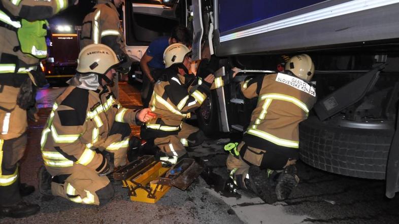prometna nesreča predor tovornjak gasilci