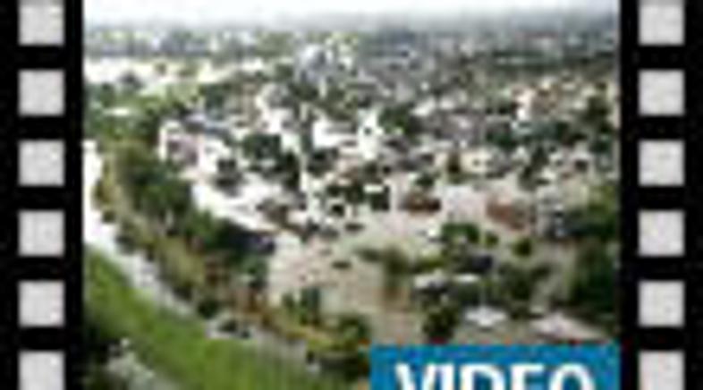 Domove je zaradi poplav izgubilo 800.000 ljudi.