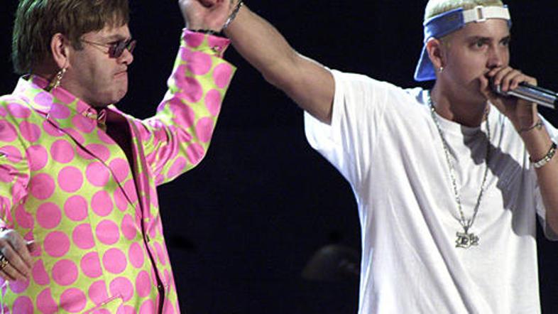 Elton John in Eminem sta skupaj nastopila leta 2001 na podelitvi grammyjev. (Fot