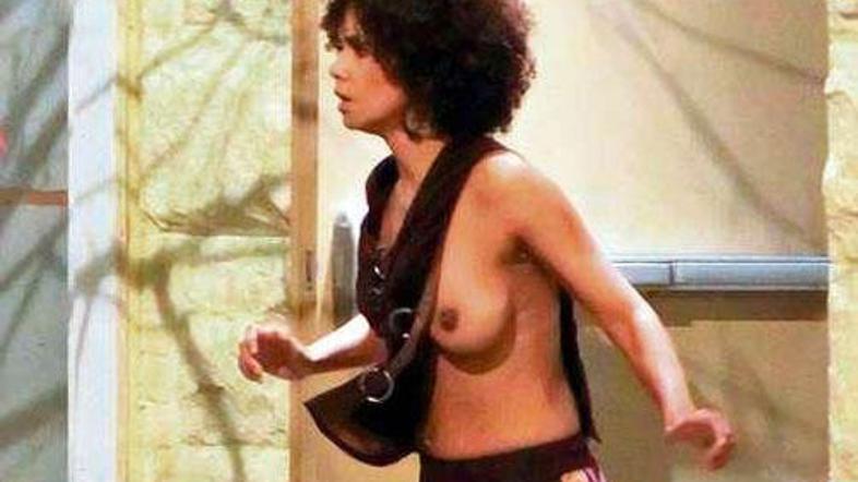 Halle nima problemov s kazanjem svojega telesa na snemanju filma Frankie in Alic