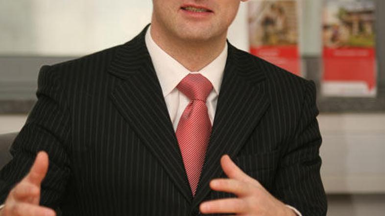 Če kdo ne more več plačevati kredita, se v največ primerih obrne na družino ali 