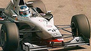Potem ko se je leta 2001 Mika Häkkinen poslovil od formule ena, se je zdaj še od