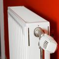 Prvi in najcenejši korak je namestitev termostatov na radiatorje. (Foto: Shutter