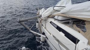 Trčenje jadrnice in motornega čolna