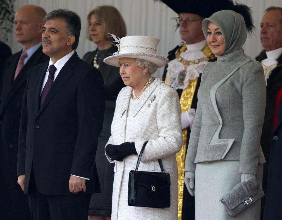 Hayrunnisa Gul, Elizabeta ll