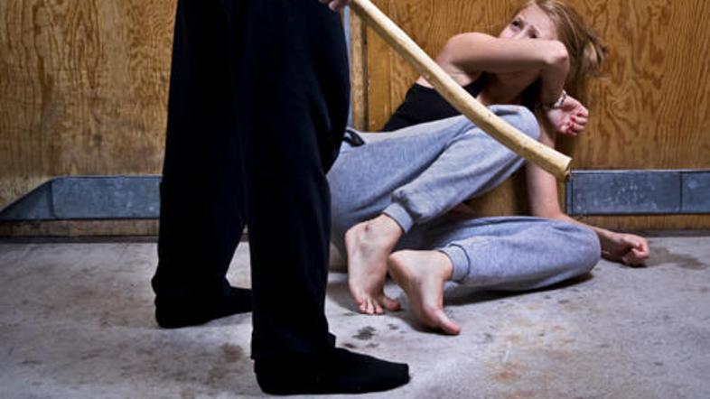 Od leta 2000 je bilo zaradi nasilja v družini 19.376 žrtev teh dejanj.