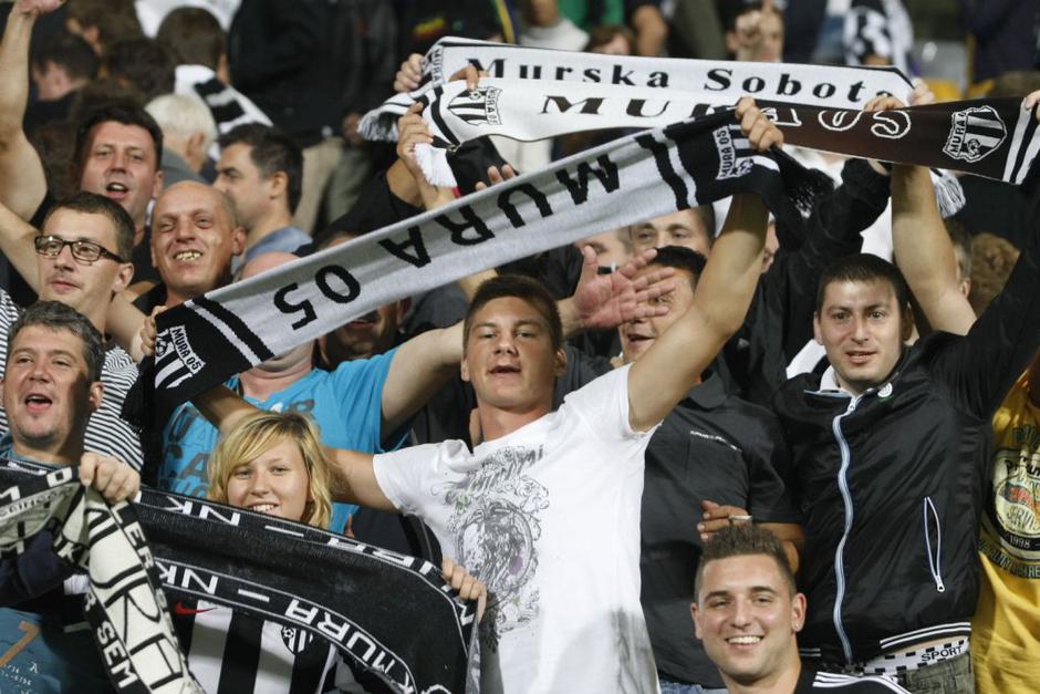 Mura 05 Arsenal Kijev navijači navijač | Avtor: Saša Despot