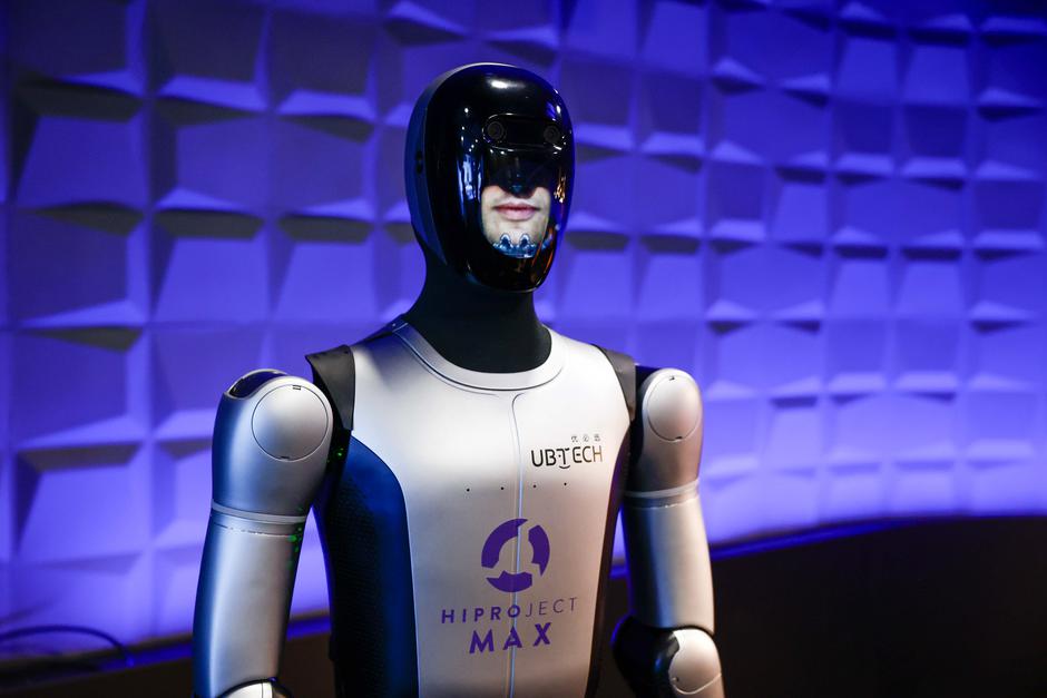 humanoidni robot Ubtech Walker S2 | Avtor: Saša Despot