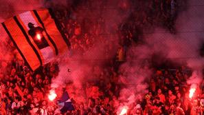 navijači bakle dim navijanje APOEL Apoel Nikozija Lyon Liga prvakov osmina final