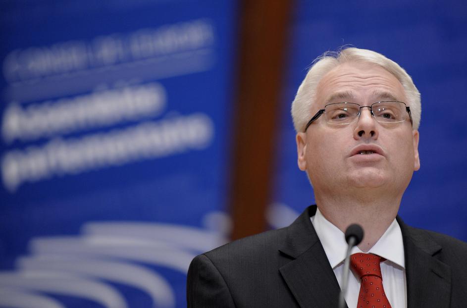 Program obiska Josipovića v Srbiji je kljub padcu potekal nemoteno. (Foto: EPA)
