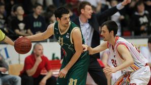 Sašo Ožbolt in soigralci so v le nekaj dneh izgubili dve zaporedni tekmi. (Foto: