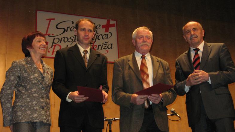 Damjanu Knezu (drugi z leve) sta zlati, Danijelu Doberšku (tretji z leve) pa sre