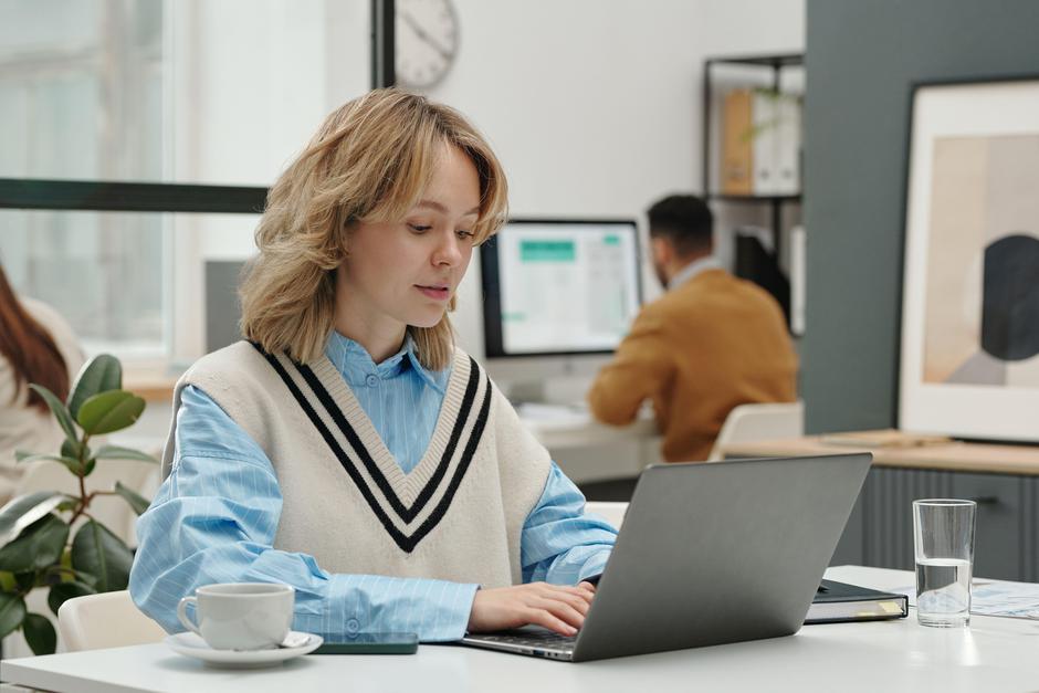 Služba, pisarna, računalnik | Avtor: Profimedia