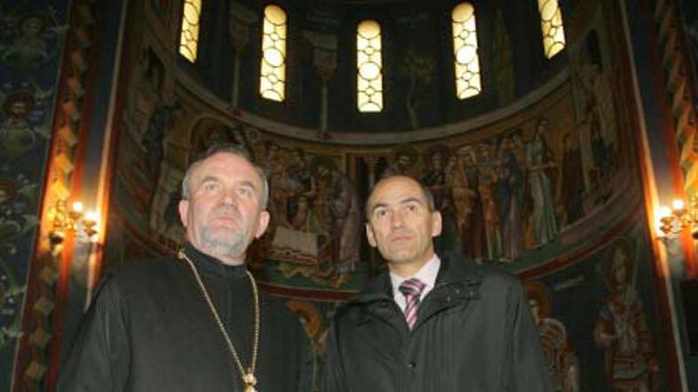 Predsednik vlade je ob koncu obiska vsem pravoslavnim voščil ob njihovem božiču.