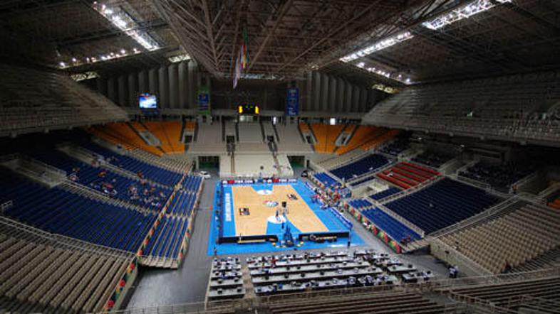 Naš poročevalec je v dvorani Oaka dobil nogo. Ups.