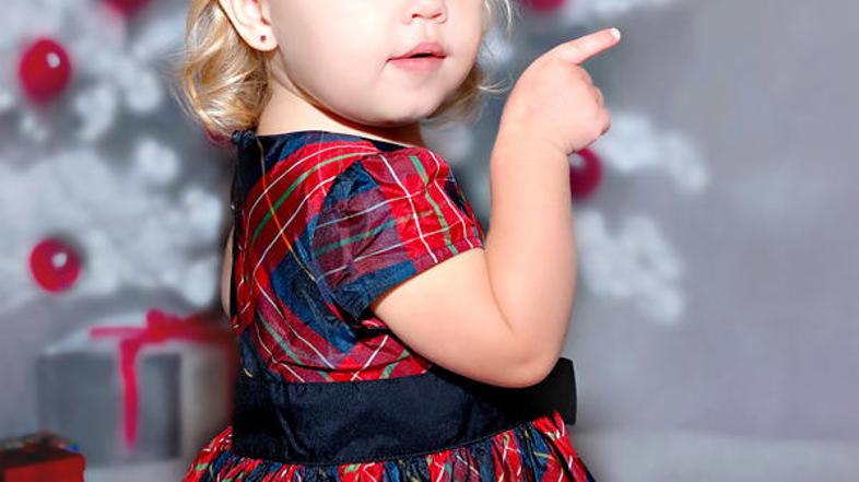 Najcenejše in najzanesljivejše varstvo so še vedno babice in dedki. (Foto: Shutt