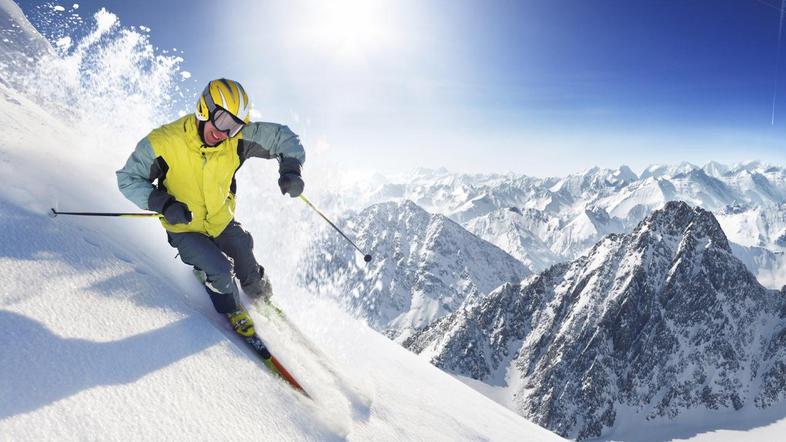 Za nesreče so velikokrat krivi smučarji, ki smučajo objestno ali nenadzorovano. 