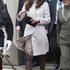 Kate Middleton prisega na mini torbice.
