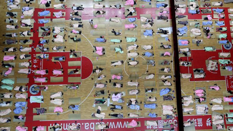 Kitajska univerza telovadnica spanje