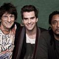 Ronnie Wood, Kelly Jones in Bernard Fowler po snemanju albuma I Feel Like Playin