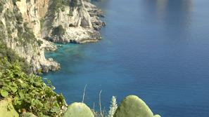 Otok Capri kljub razvpitosti in višjim cenam zares ne razočara. Če boste odkriva