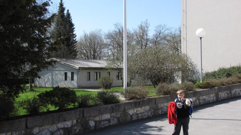 V delavski baraki pri OŠ Staneta Žagarja poteka pouk že 30 let, čeprav je zgraje
